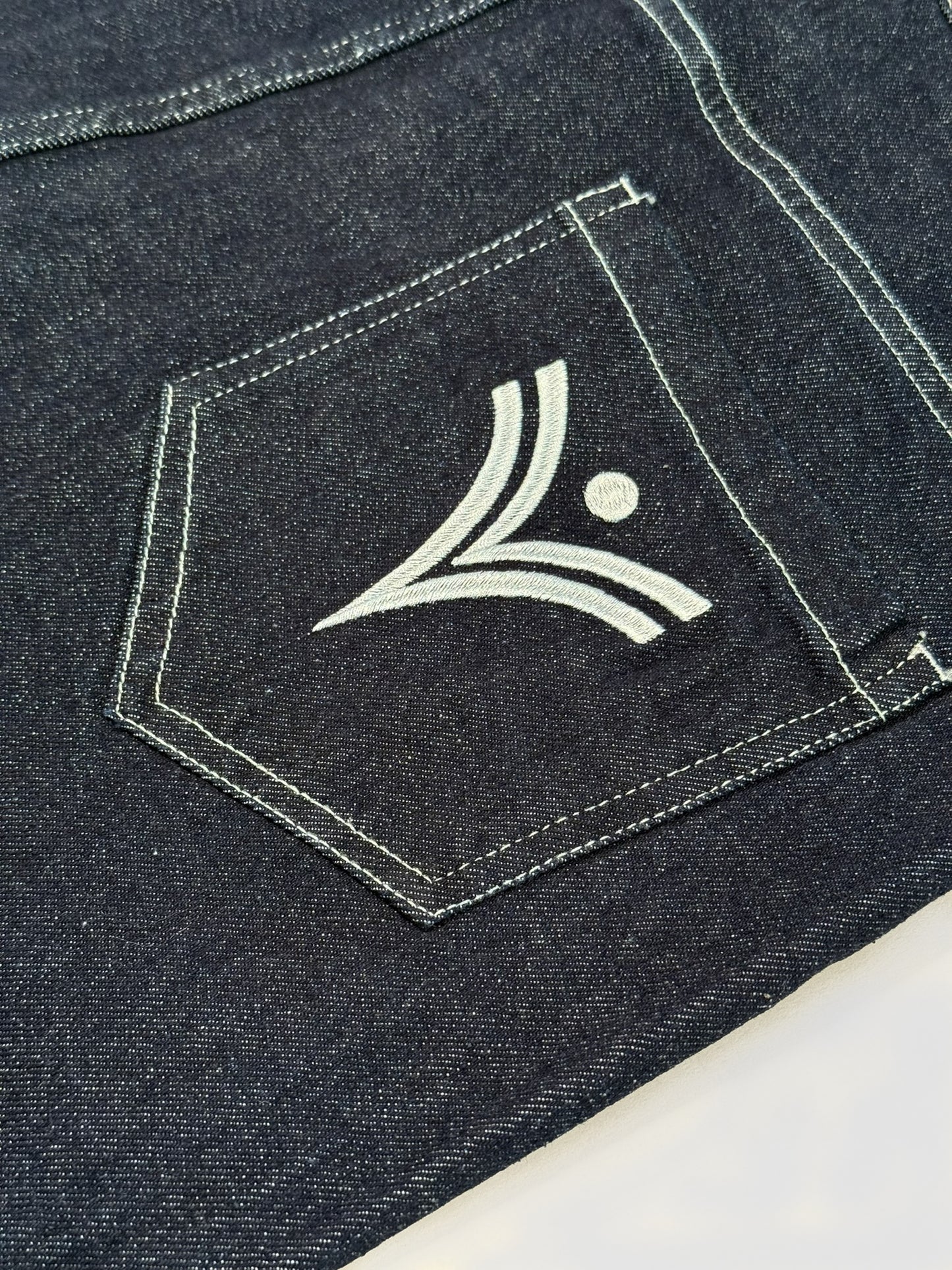 RELAXED RAW DENIM JEANS [OBSIDIAN BLUE]